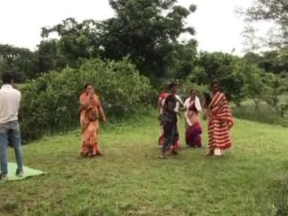 Young farmer's amazing trick for safty .. DJ planted in the field .. |  वन्यप्राण्यांच्या बंदोबस्तासाठी युवा शेतकऱ्याची अफलातून युक्ती.. शेतात लावला डीजे.. 