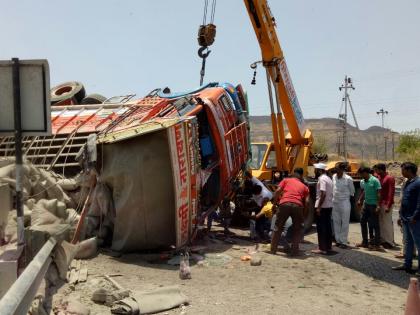 Satara: A series of accidents on S-turn was started, truck collided with driver; Will the administration awake now? Citizens Concerned Questions | सातारा : एस वळणावर अपघाताची मालिका सुरूच, ट्रक उलटून चालक ठार