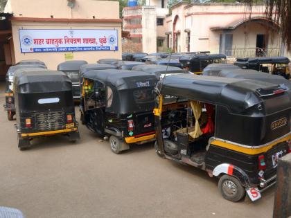 Action taken against 25 rickshaw pullers obstructing traffic in Dhule | धुळ्यात रहदारीस अडथळा ठरणाऱ्या २५ रिक्षाचालकांवर कारवाई Action taken against 25 rickshaw pullers obstructing traffic in Dhule | धुळ्यात रहदारीस अडथळा ठरणाऱ्या २५ रिक्षाचालकांवर कारवाई