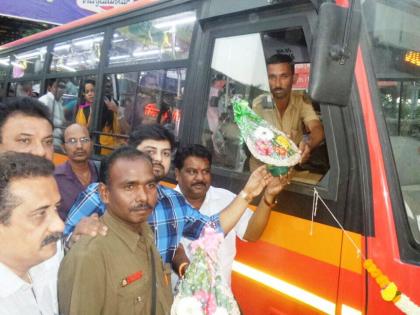 Lokmat Impact: Finally KDMT bus ran from Dombivli railway station | लोकमत इम्पॅक्ट : अखेर डोंबिवली रेल्वे स्टेशनपासून केडीएमटीची बस धावली