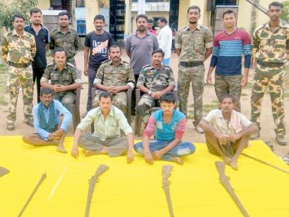 Four gun collectors from the villagers | ग्रामस्थांकडून चार बंदुका जमा