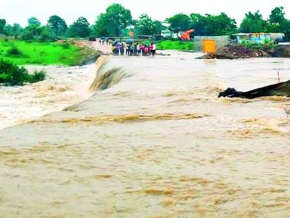 Rains bring relief to farmers | पावसाने शेतकऱ्यांना दिलासा