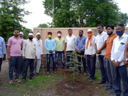 Plantation of trees at Kotamgaon Vitthal | कोटमगाव विठ्ठलाचे येथे वृक्षारोपण