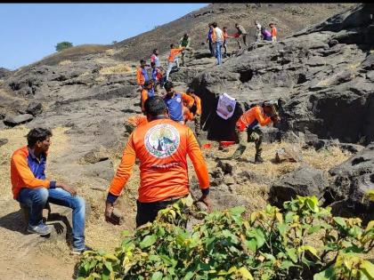 Nashik residents took care of the conservation of the fort | नाशिककरांनी घेतला किल्ले जीवधनच्या संवर्धनाचा ध्यास