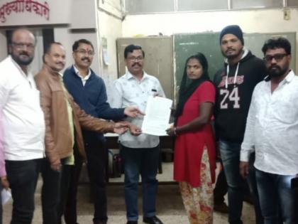  Provide appointment letter to the hereditary workers of Manmad Municipality | मनमाड पालिकेच्या वारसदार कामगारांना नियुक्ती पत्र प्रदान