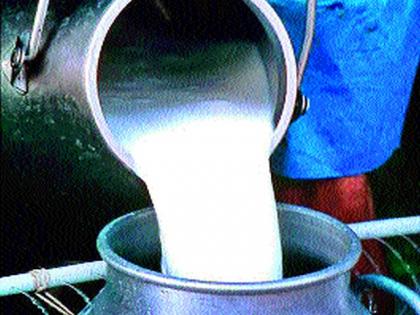 Milk producers in the district are facing problems | जिल्ह्यातील दूध उत्पादक शेतकरी अडचणीत