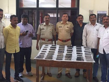 nashik,police,Two,lakh,mobile,seized | नाशिकमध्ये मोबाईल चोरट्यांकडून अडीच लाखांचे मोबाईल जप्त