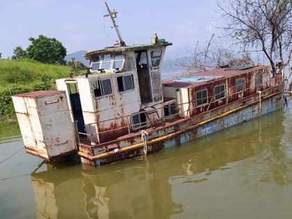 The floating hospital in Narmada stopped | नर्मदेतील तरंगता दवाखाना थांबला
