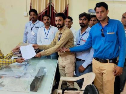 Contractual employee unpaid compensation | कंत्राटी कर्मचारी बेमुदत संपावर Contractual employee unpaid compensation | कंत्राटी कर्मचारी बेमुदत संपावर