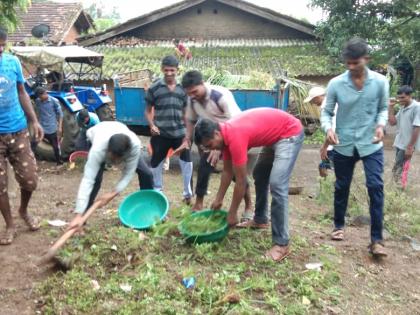 Sarasavale Pahuchibarikar for village cleanliness in the area! | परिसरातील ग्रामस्वच्छतेसाठी सरसावले पहुचीबारीकर !