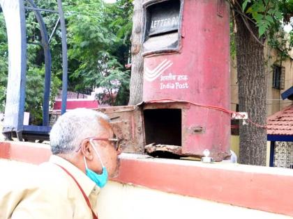 Even in the mobile age, 3500 letters and registers are distributed every day | मोबाईल युगातही दररोज ३५०० पत्रांचा आणि रजिस्टरचा बटवडा