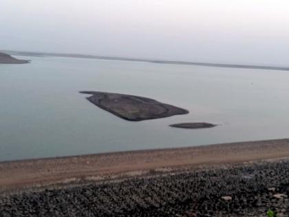 Parbhani: Administration deprecated to remove sludge in Yeldari dam | परभणी : येलदरी धरणातील गाळ काढण्यास प्रशासन उदासीन