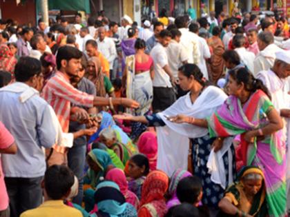 Parbhani: The tradition of allotment of free medicine to the death of the deceased is a tradition of three generations | परभणी : मृगाच्या मुहुर्तावर मोफत औषध वाटपाची तीन पिढ्यांची परंपरा