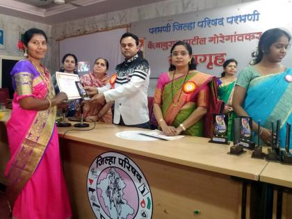 Parbhani: Hundreds of Anganwadi workers are honored | परभणी : सव्वाशे अंगणवाडी सेविकांचा सत्कार