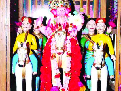 Ganeshotsav: Famous Ganesh Utsav in the Fourth Estate of Deorukh, celebrates eighth generation | Ganeshotsav : देवरूखच्या चौसोपीतील प्रसिध्द गणेशोत्सव, आठवी पिढी करीत आहे साजरा