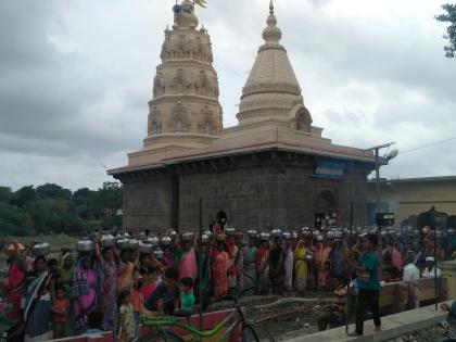 In the water of Lord Mahadev for rainy season | पर्जन्यवृष्टीसाठी महादेवाचा गाभारा पाण्यात