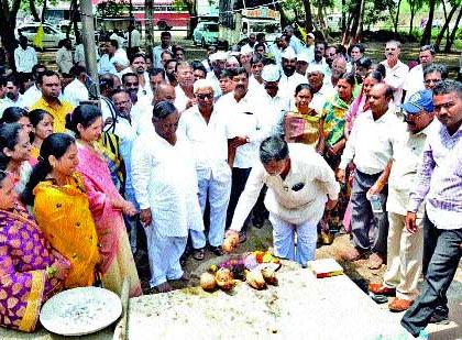 Martyr memorials get to be bright | हुतात्मा स्मारकाला मिळणार झळाळी