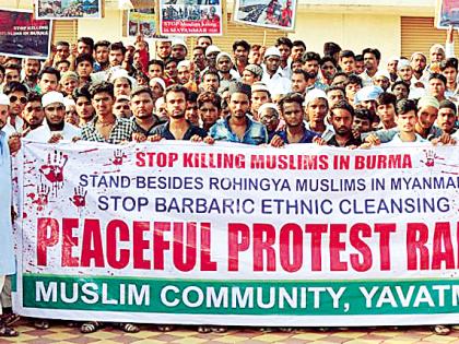 Muslim community collapses on District Collectorate | मुस्लीम समाज बांधवांची जिल्हा कचेरीवर धडक