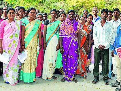 The women in the temple | दारुबंदीसाठी गोधनीतील महिलांची धडक