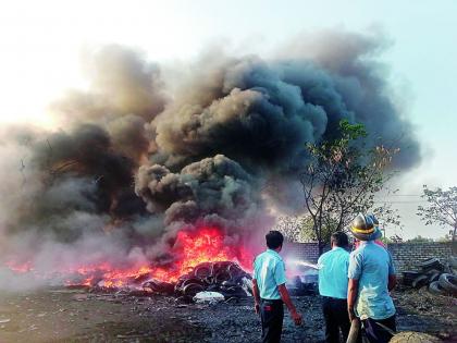 Fire at Umred Tire Company in Nagpur District; Burn material | नागपूर जिल्ह्यातील उमरेड येथील टायर कंपनीत अग्नितांडव; साहित्य जळून खाक