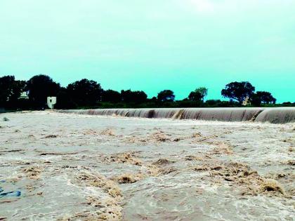 Heavy rains hit Wardhakar | मुसळधार पावसाचा वर्धेकरांना फटका