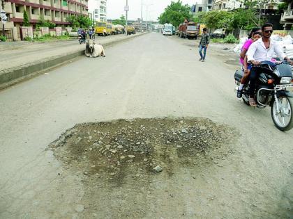 In the past 4 months, 9 370 potholes have been finished, how to pitch again on the streets of Nagpur? | चार महिन्यात ९३७० खड्डे बुजवले, तर नागपूरच्या रस्त्यांवर पुन्हा खड्डे कसे?