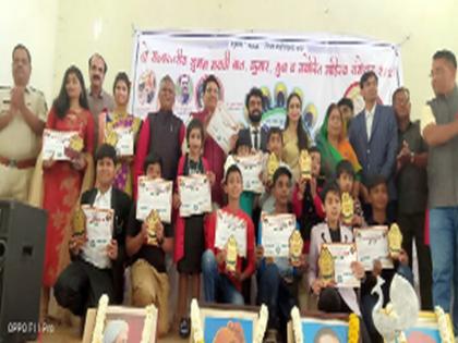 Children's talents captivate the audience | बालकुमारांच्या कलागुणांनी श्रोते मंत्रमुग्ध Children's talents captivate the audience | बालकुमारांच्या कलागुणांनी श्रोते मंत्रमुग्ध