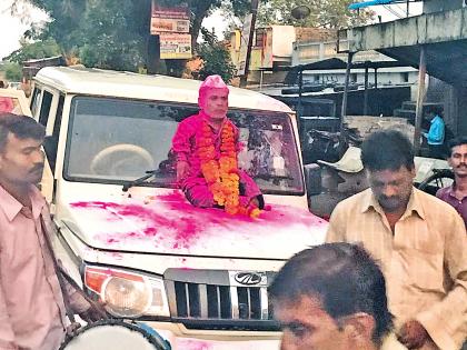 -It's a big officer today! | -तर आज मोठा अधिकारी असतो!