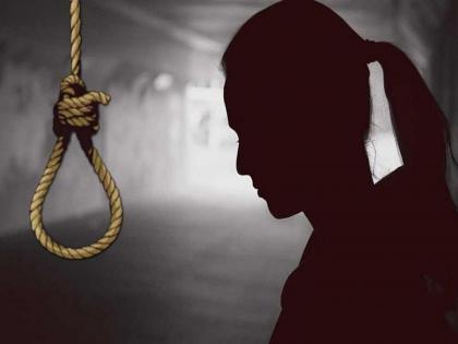 Sub-inspector wife committed suicide by hanging | पती पोलीस प्रशिक्षणाकरिता वाशिमला अन् घरात गळफास लावून पत्नीची आत्महत्या