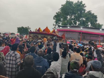 Ashadhi Wari Sant Tukaram Maharaj's palanquin ceremony received a warm welcome in the industrial city | Ashadhi Wari 2025 : संत तुकाराम महाराजांच्या पालखी सोहळ्याचे उद्योगनगरीत जोरदार स्वागत Ashadhi Wari Sant Tukaram Maharaj's palanquin ceremony received a warm welcome in the industrial city | Ashadhi Wari 2025 : संत तुकाराम महाराजांच्या पालखी सोहळ्याचे उद्योगनगरीत जोरदार स्वागत