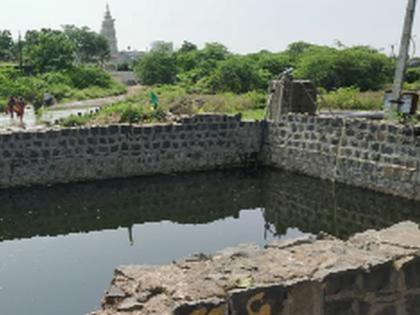 The well churns in the pouring rain | संततधार पावसाने विहिरी तुडूंब