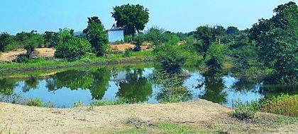 Not the canal, it is rain water | कालव्याचे नव्हे, हे तर पावसाचे पाणी