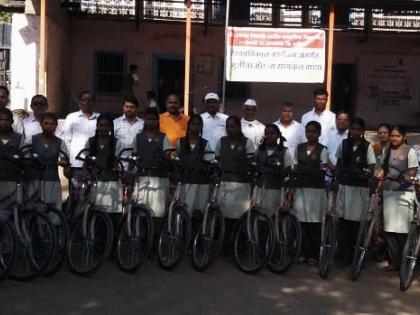 Free cycle allocation to Old Shamli Vidyalay | जुनी शेमळी विद्यालयात मोफत सायकल वाटप