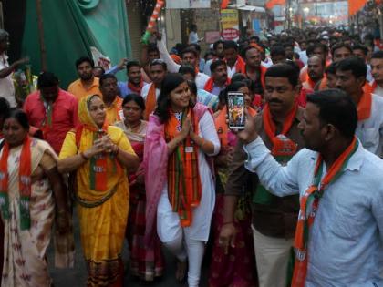 Older activists of the Mahayuti were active in the campaign of leader Namita Mundada | महायुतीचे नवे-जुने कार्यकर्ते, नेते मंडळी नमिता मुंदडा यांच्या प्रचारात झाली सक्रिय