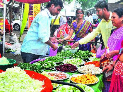 Inadequate arrivals: Increased vegetables demanded in paternity | आवक घटली : पितृपक्षात मागणी वाढली भाज्या महागल्या !