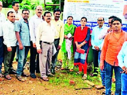 Holding in front of Panchayat Samiti given by Gramsevak | ग्रामसेवकांनी दिले पंचायत समितीसमोर धरणे