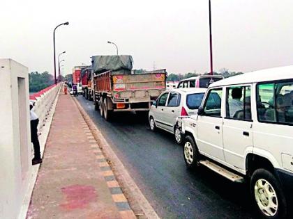 One-and-a-half hours to cover a distance of one kilometer | एक किलोमीटर अंतर कापण्यासाठी लागतो दीड तास