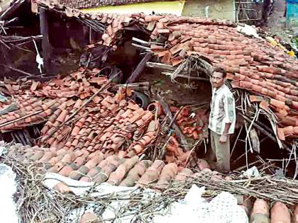 Many civilians suffered high wounds | अनेक नागरिकांना अतिवृष्टीचा फटका Many civilians suffered high wounds | अनेक नागरिकांना अतिवृष्टीचा फटका
