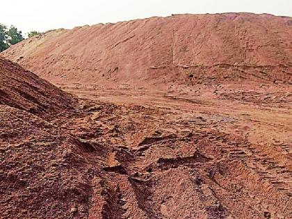 Extraction of sand smuggling in the district | जिल्ह्यात रेती तस्करीला उधाण Extraction of sand smuggling in the district | जिल्ह्यात रेती तस्करीला उधाण