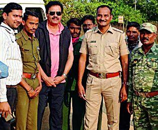 A visit to the former cricketer Vengsarkar's Wildlife Sanctuary | माजी क्रिकेटपटू वेंगसरकर यांची अभयारण्याला भेट