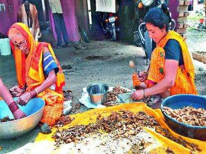 Chinchwakis give relief to the laborers | मोलमजुरी करणाऱ्यांना चिंचोक्यांनी दिला दिलासा