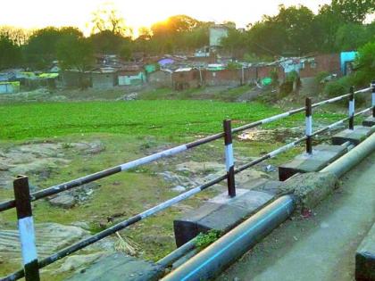 Resident always in the floodwaters area | पूरबुडित क्षेत्रात रहिवास कायमच