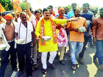 Shivsena's Mundan, Bhak Mango movement | शिवसेनेचे मुंडण, भिख मांगो आंदोलन