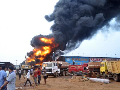 Big fire in Osargaon, Dilip Buildcon Plant, loss of Rs. 5 crores | ओसरगाव येथे भीषण आग, दिलीप बिल्डकॉंनचा प्लान्ट, 5 कोटींचे नुकसान