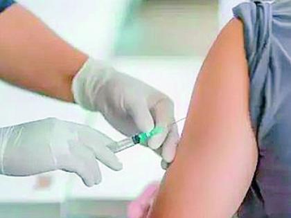Citizens rushed to get vaccinated for fear of infection | काेराेना संसर्गाच्या भीतीने लस घेण्यासाठी सरसावले नागरिक Citizens rushed to get vaccinated for fear of infection | काेराेना संसर्गाच्या भीतीने लस घेण्यासाठी सरसावले नागरिक