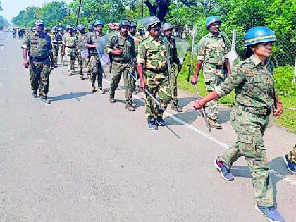 Demonstrate the power of the police by marching across the district | जिल्हाभरात मार्च काढून पोलिसांचे शक्तीप्रदर्शन Demonstrate the power of the police by marching across the district | जिल्हाभरात मार्च काढून पोलिसांचे शक्तीप्रदर्शन