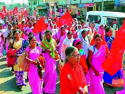 The unorganized workers' strike was hit by the District Council | असंघटित कामगारांचा मोर्चा जिल्हा कचेरीवर धडकला