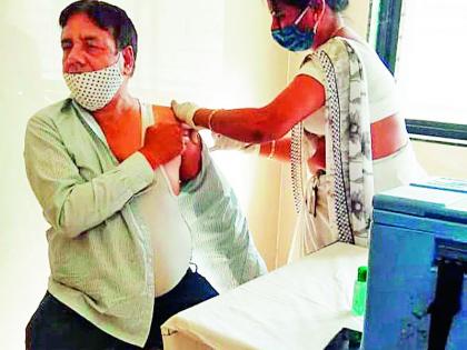 1500 citizens vaccinated in private hospitals | १५०० नागरिकांनी घेतली खाजगी रूग्णालयात लस 1500 citizens vaccinated in private hospitals | १५०० नागरिकांनी घेतली खाजगी रूग्णालयात लस