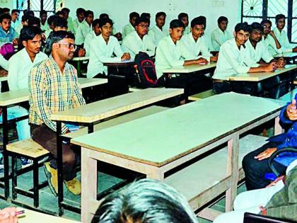 Agriculture students get laboratory from the field | कृषी विद्यार्थ्यांनी शेतातून प्रयोगशाळा गाठावी