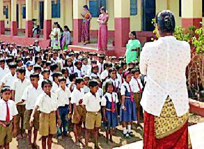 697 students from private schools returned. At school | खासगी शाळांतील ६९७ विद्यार्थी परतले जि.प. शाळेत